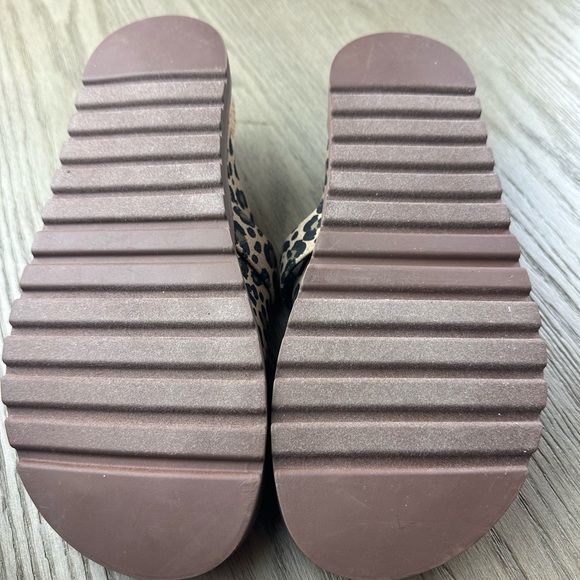 Blowfish Malibu Leopard Print Clogs. New. (No box) - Picture 5 of 5